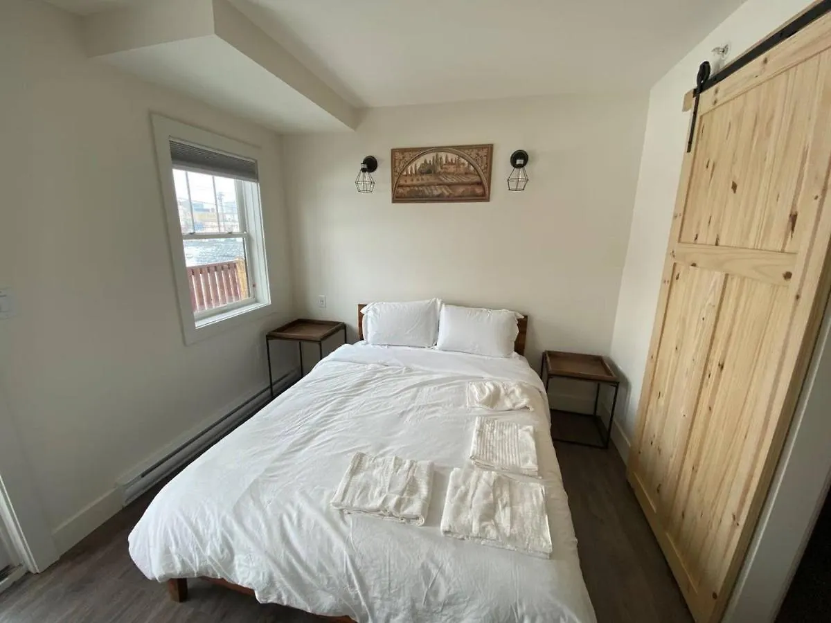 Lovely 1 Bedroom Condo With Free Parking And Balcony 캐나다