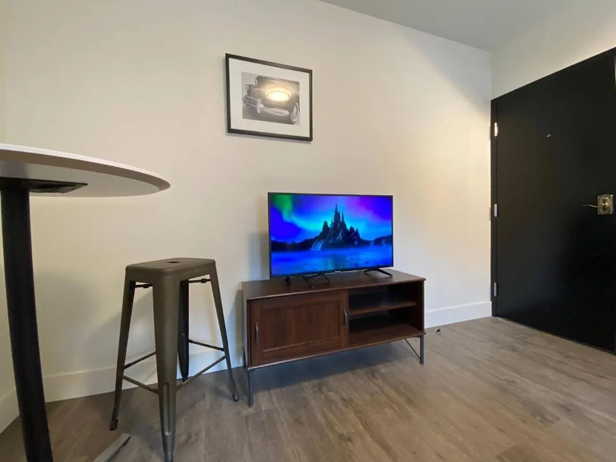 Lovely 1 Bedroom Condo With Free Parking And Balcony 0*, 에드먼턴 캐나다
