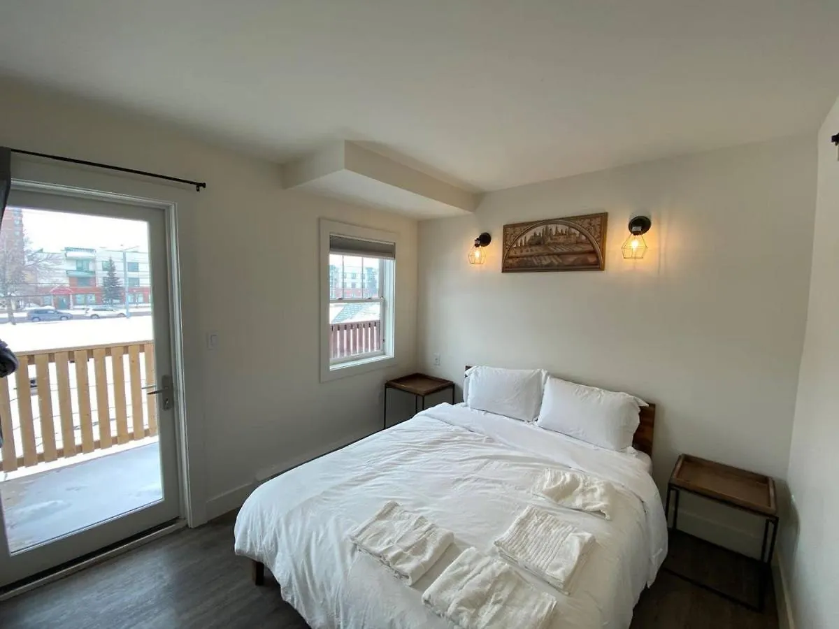 Lovely 1 Bedroom Condo With Free Parking And Balcony 에드먼턴